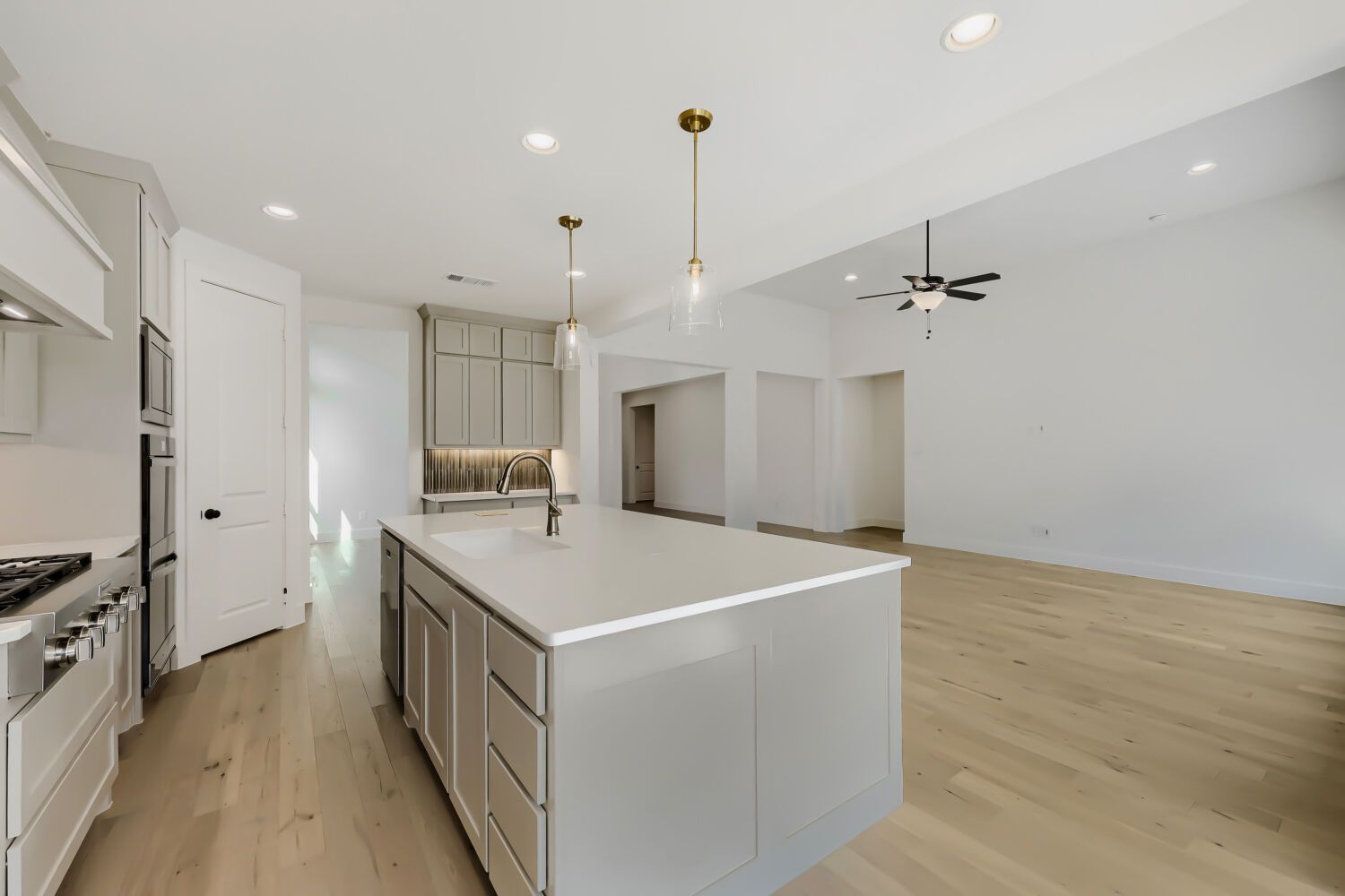 1811 Flowerfield - Kitchen