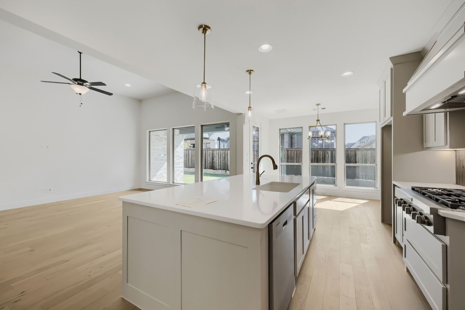 1811 Flowerfield - Kitchen