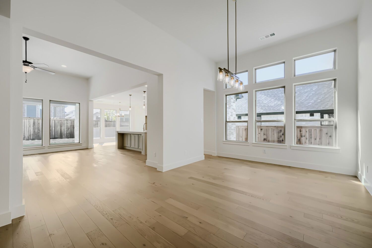 1811 Flowerfield - Dining Area