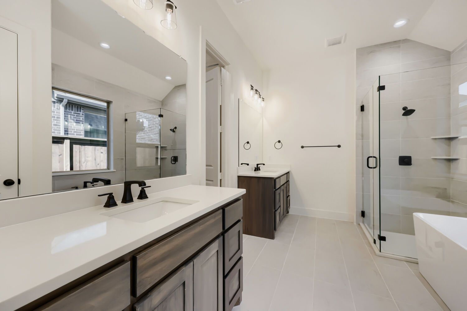1811 Flowerfield - Primary Bathroom