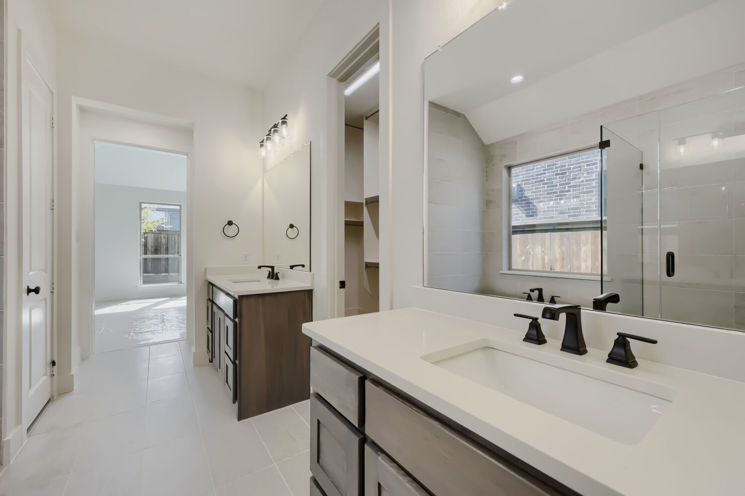 1811 Flowerfield - Primary Bathroom
