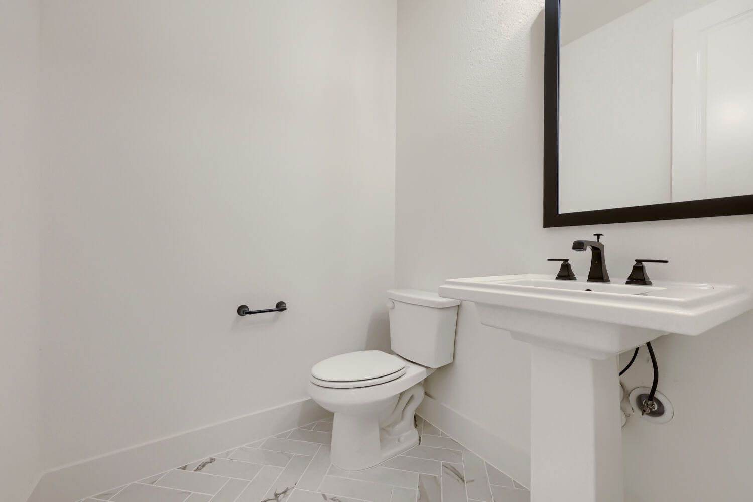 1811 Flowerfield - Powder Bathroom