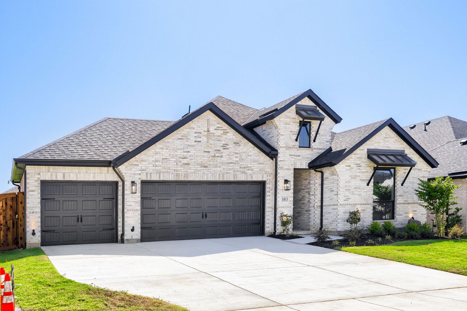 1813 Flowerfield - Front Elevation