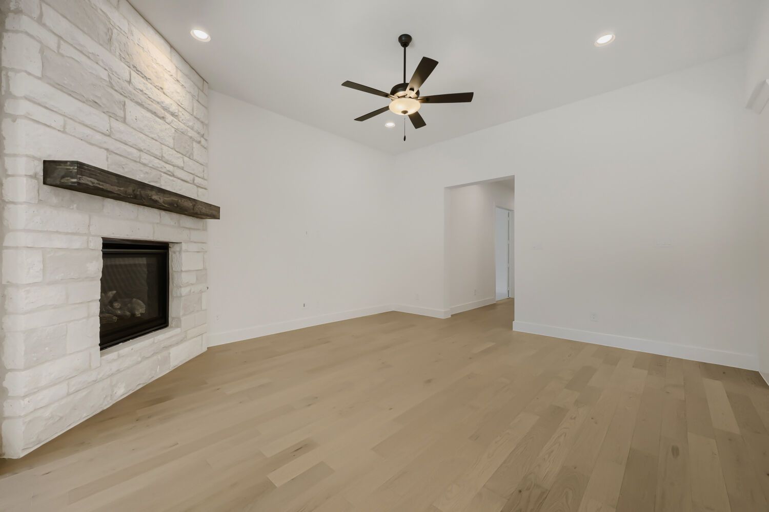 1813 Flowerfield - Living Area