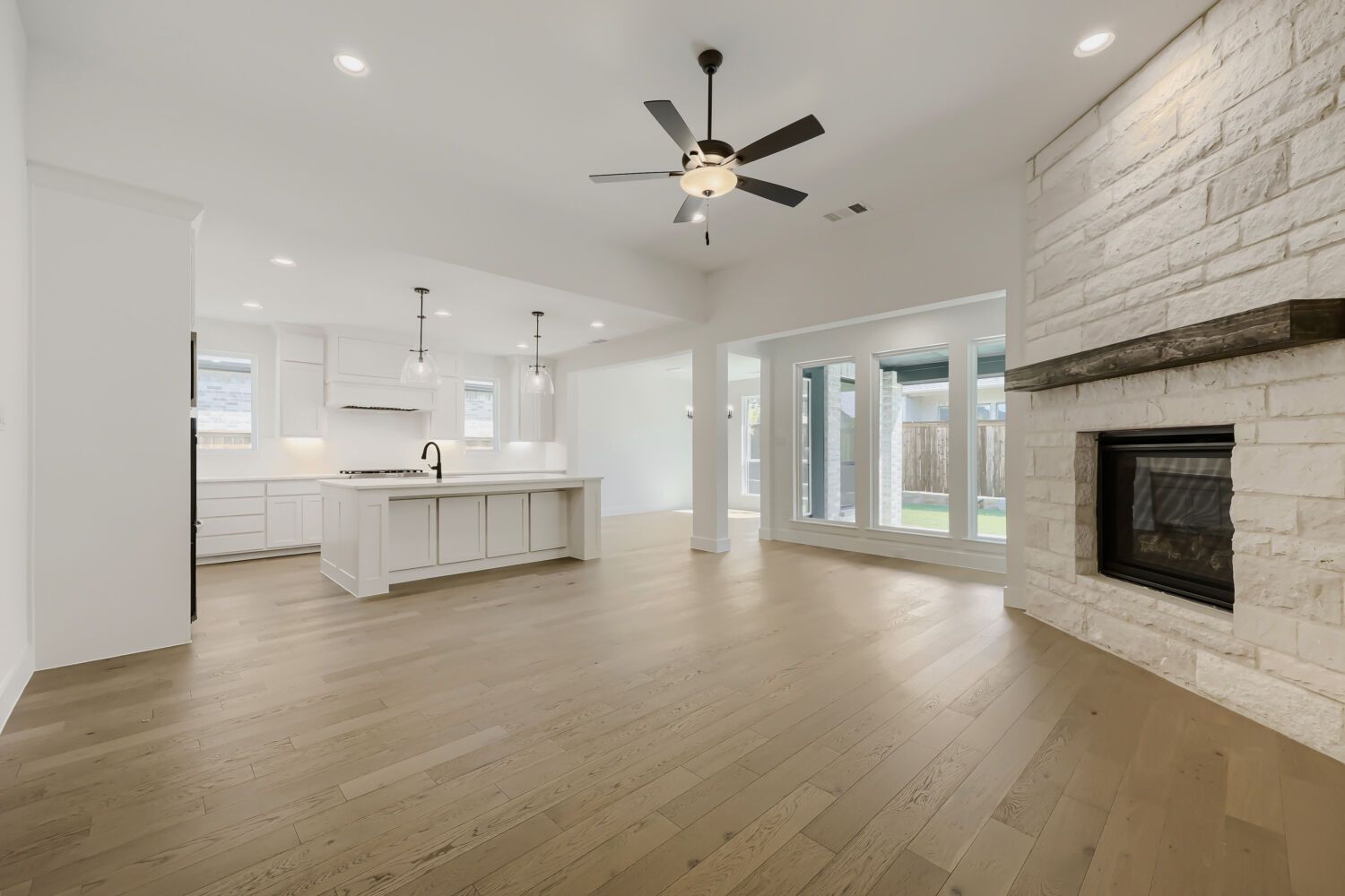 1813 Flowerfield - Living Area