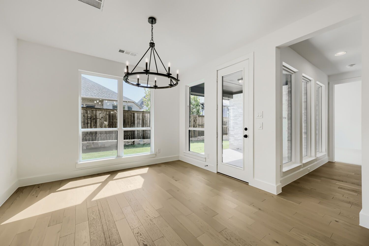 1813 Flowerfield - Dining Area