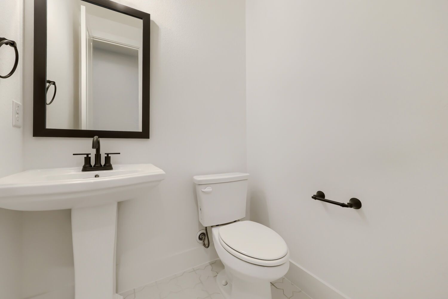 1813 Flowerfield - Powder Bathroom