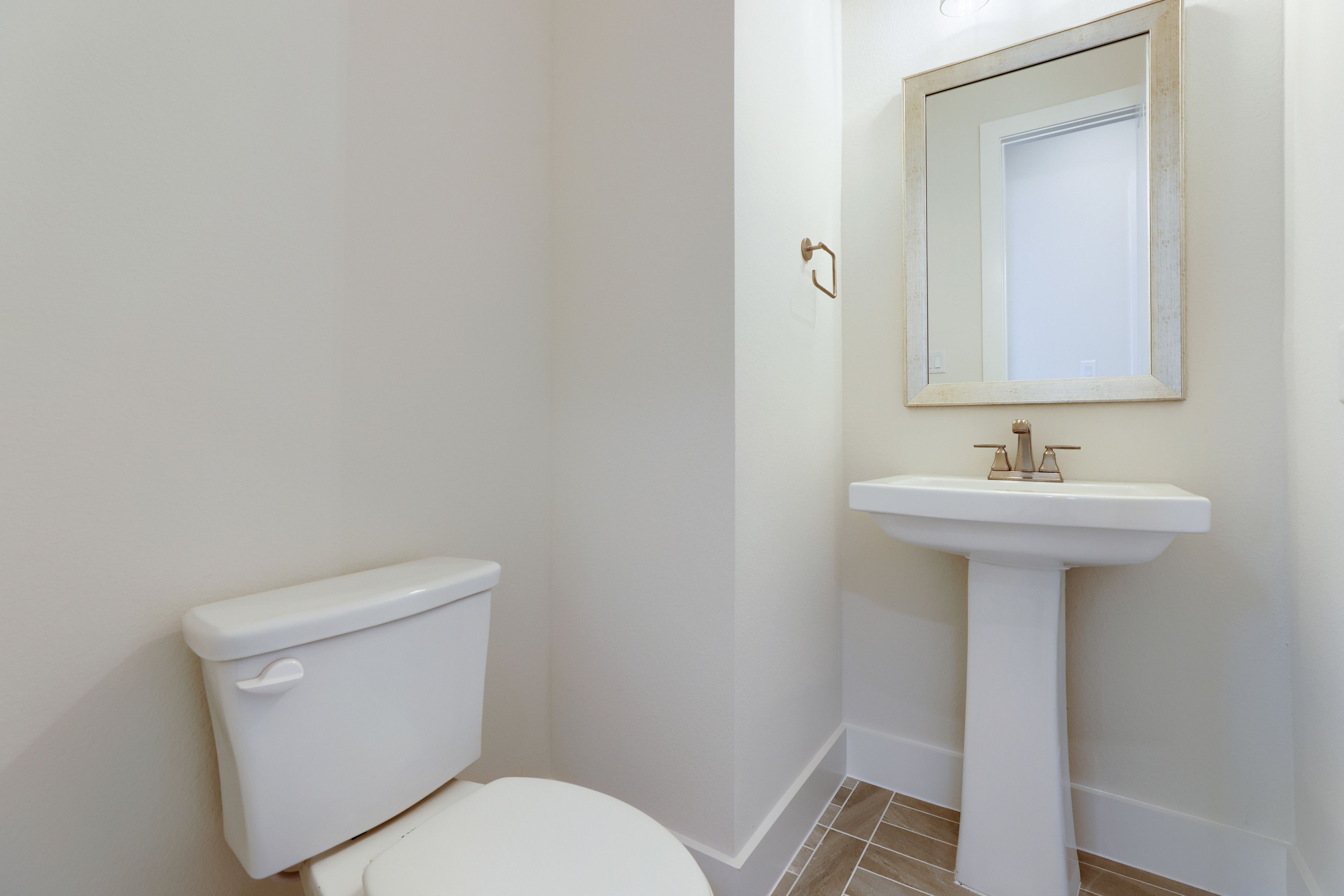 4124 Trellis - Powder Bathroom