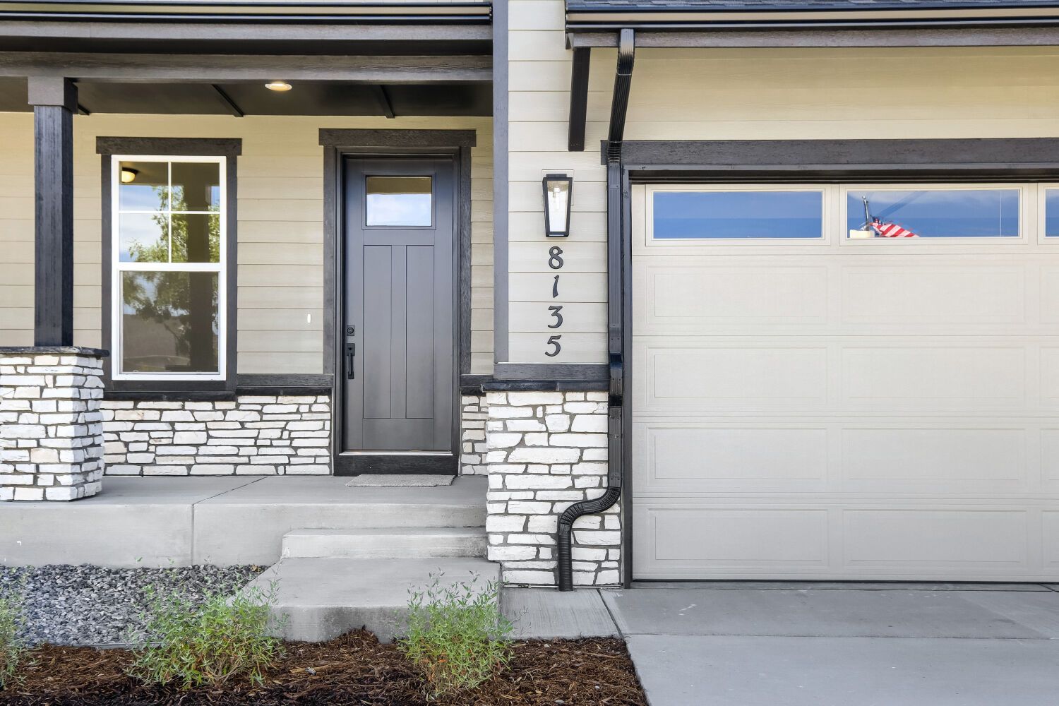 8135 Pennydale - Front Entryway