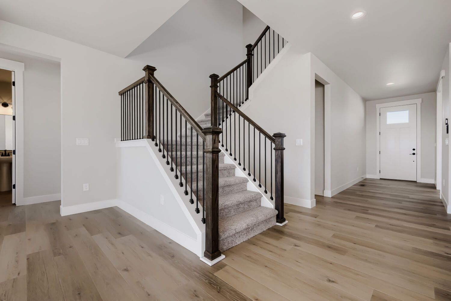 8135 Pennydale - Entry