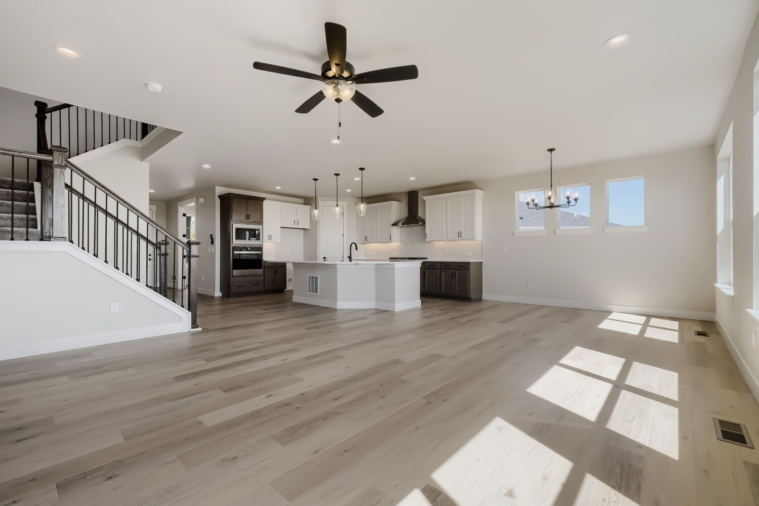 8135 Pennydale - Living Area