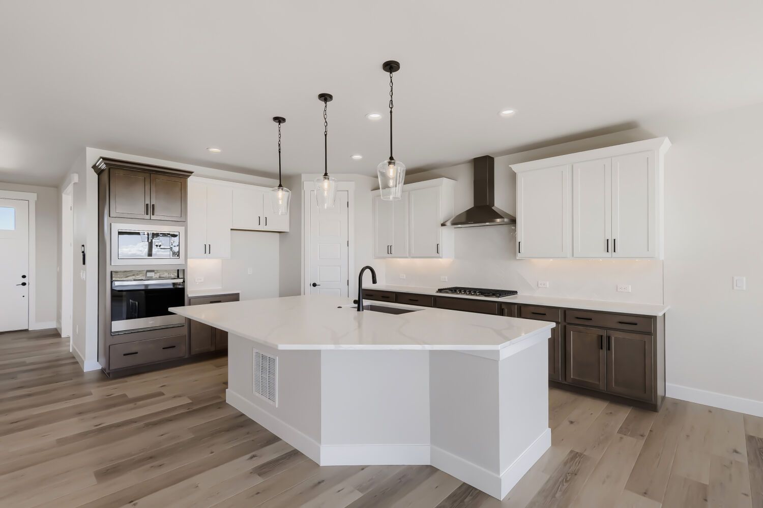 8135 Pennydale - Kitchen