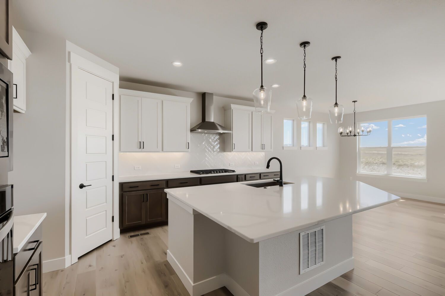 8135 Pennydale - Kitchen