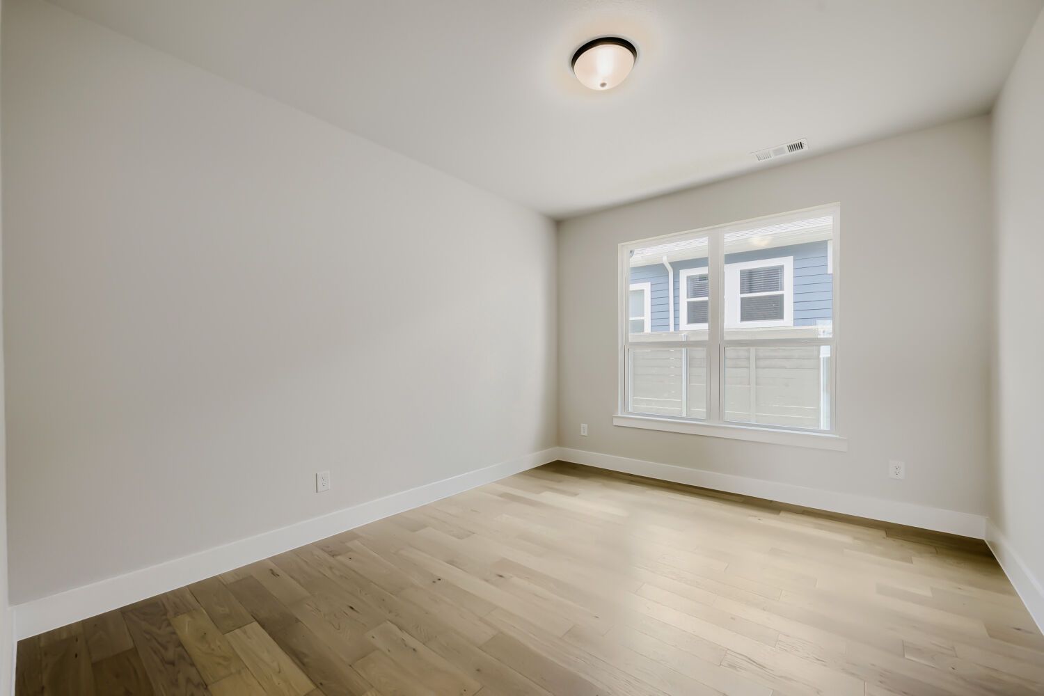 8913 Chestnut - Study