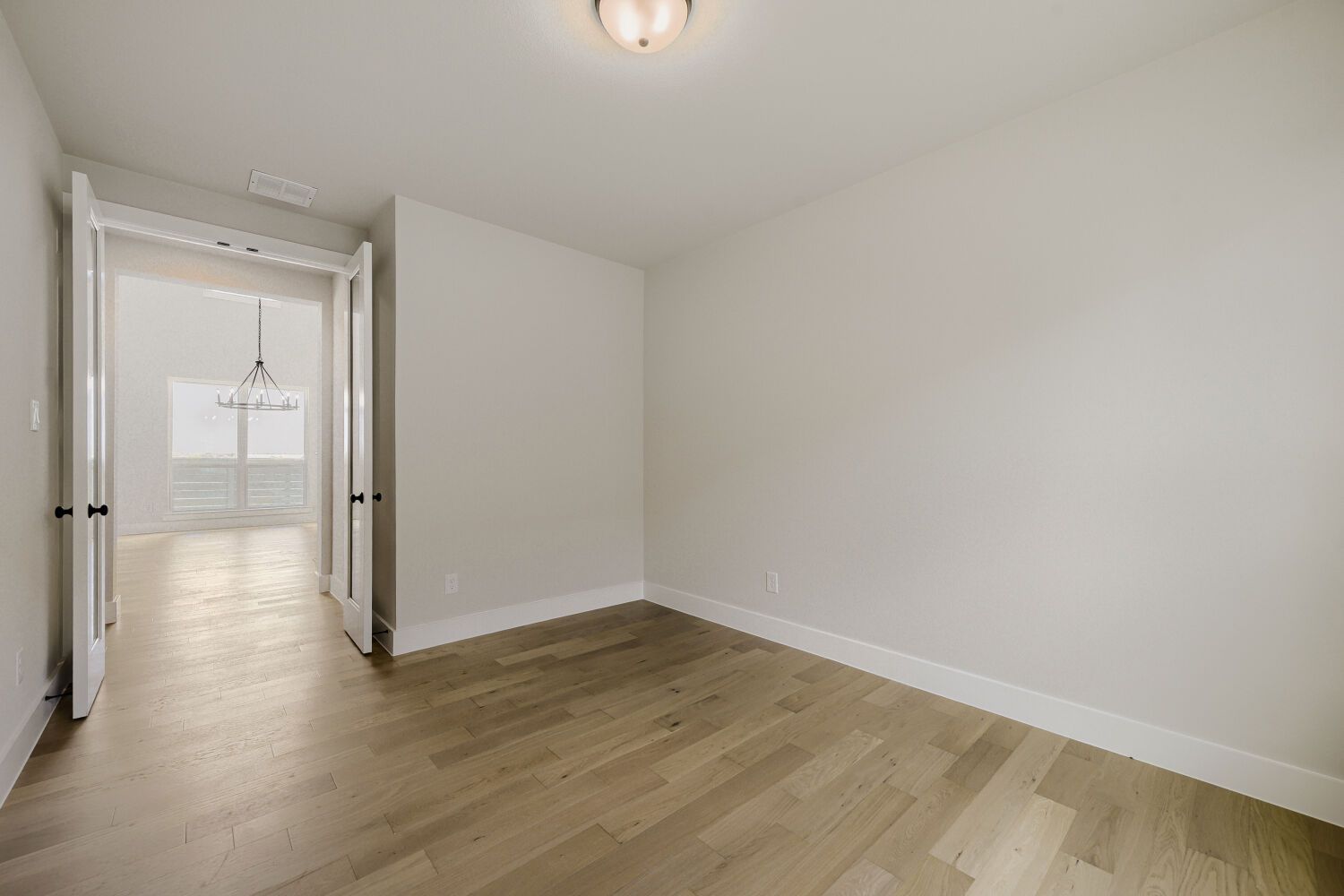 8913 Chestnut - Study