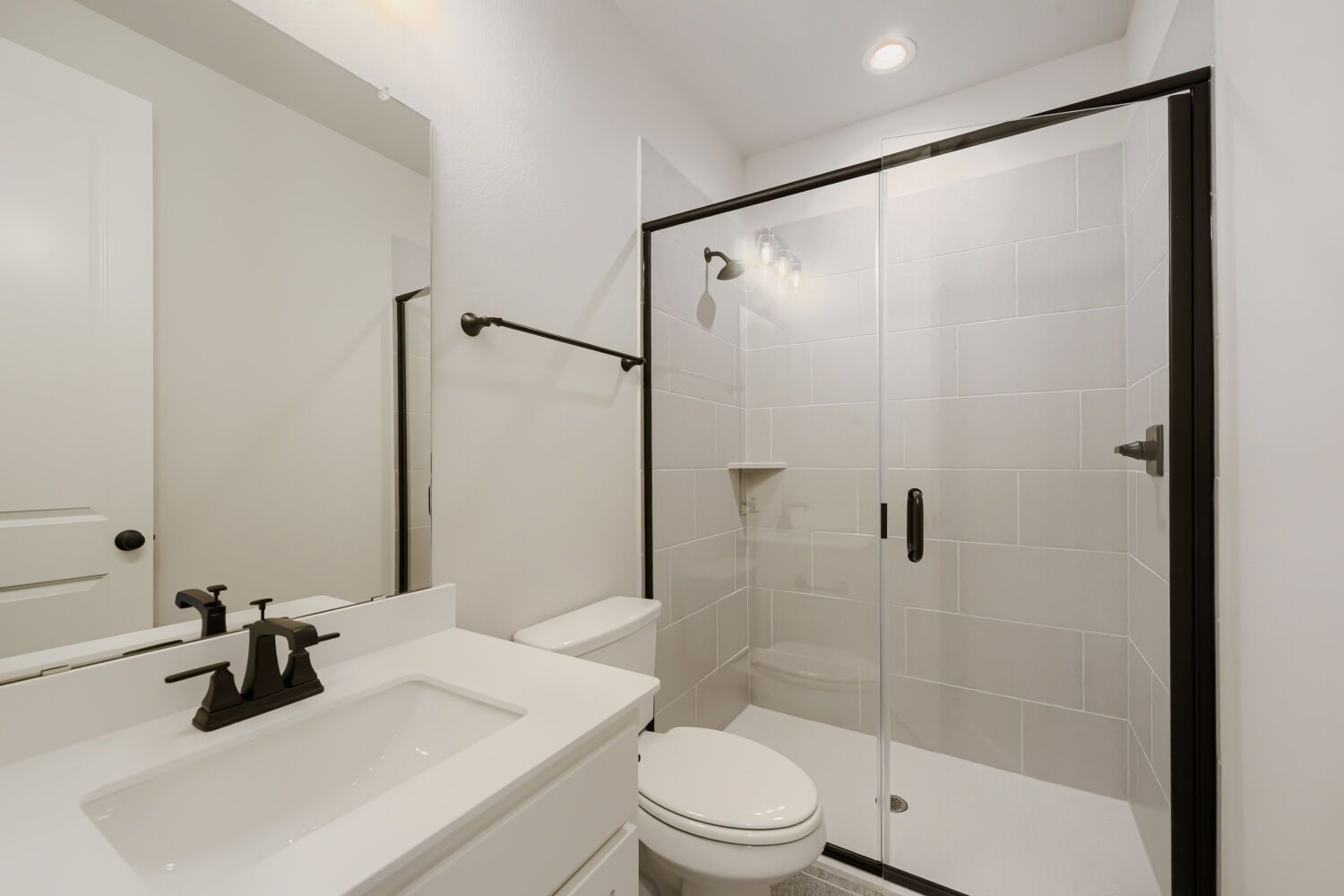 8913 Chestnut - Full Bathroom