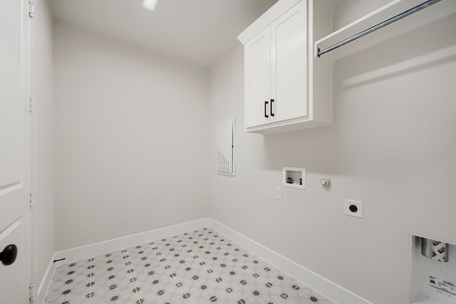 8913 Chestnut - Laundry Room