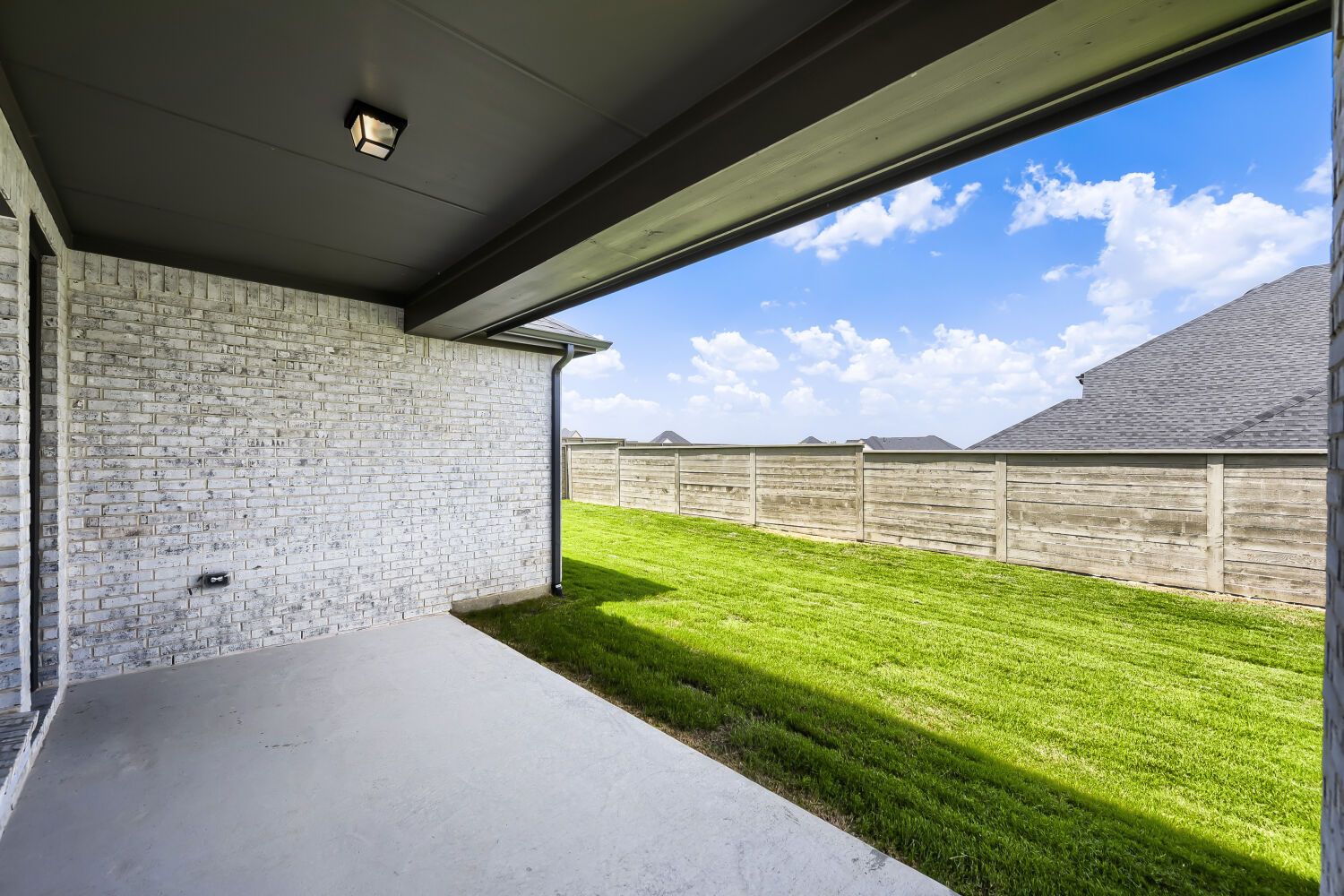 8913 Chestnut - Patio