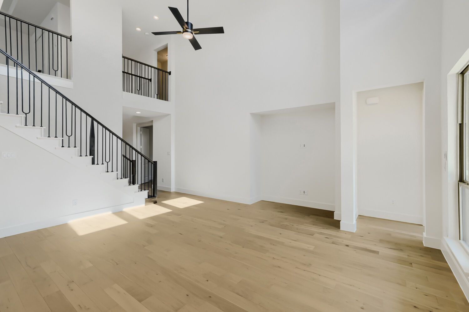 189 Enclave - Living Area