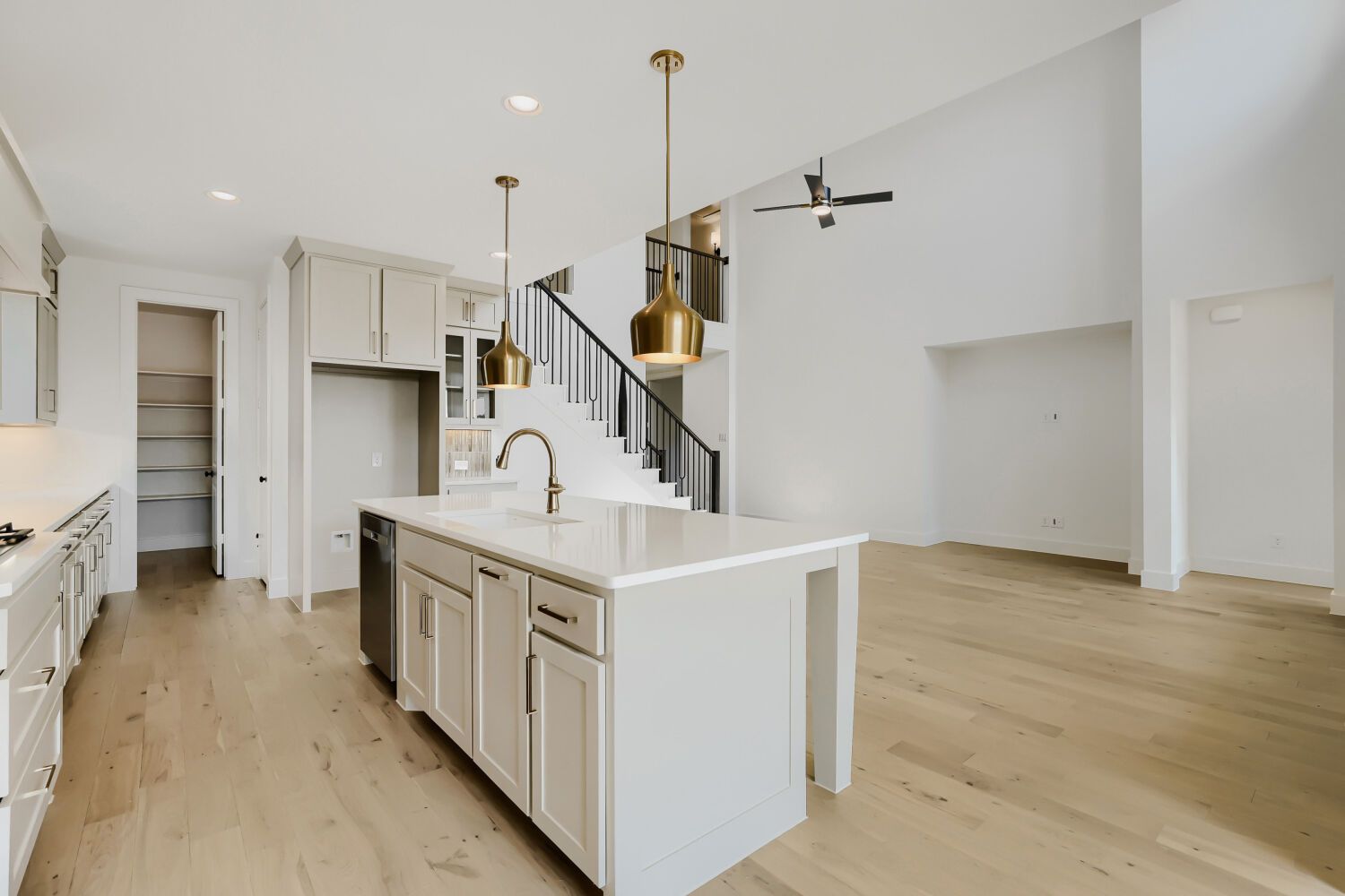 189 Enclave - Kitchen