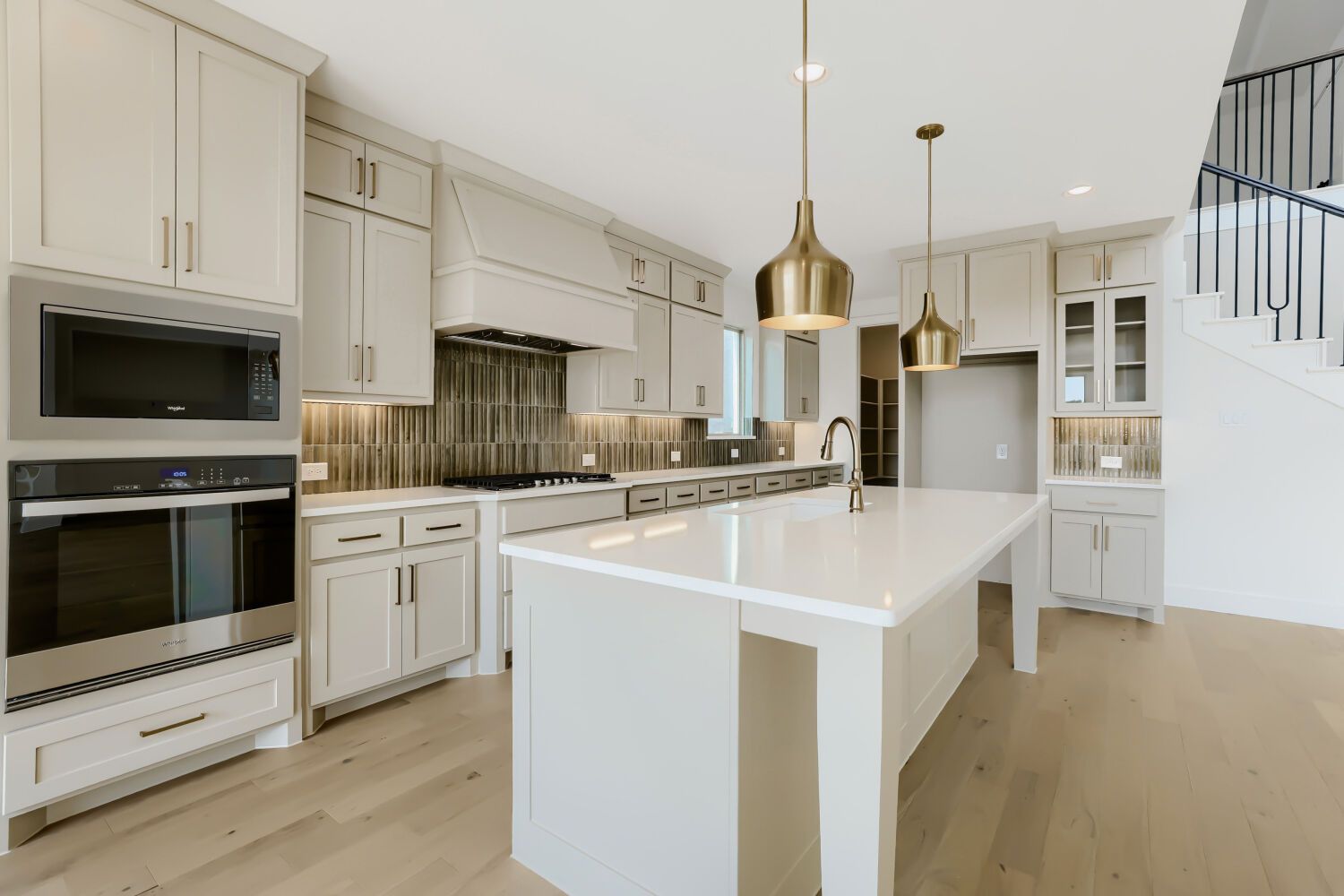 189 Enclave - Kitchen