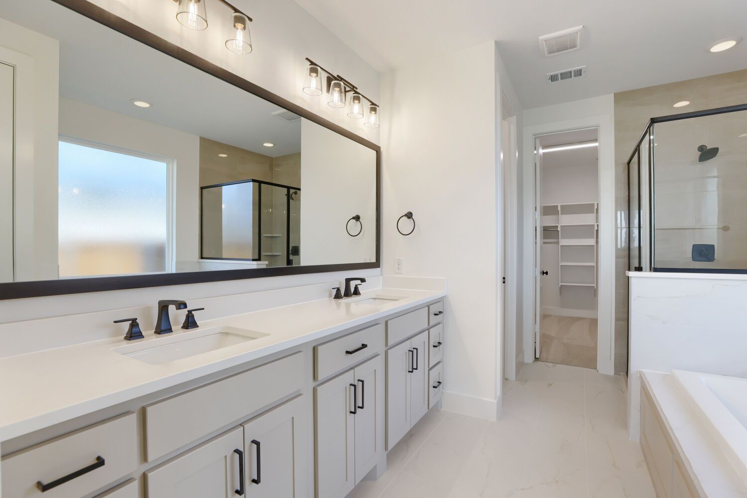 4324 Double Diamond - Primary Bathroom