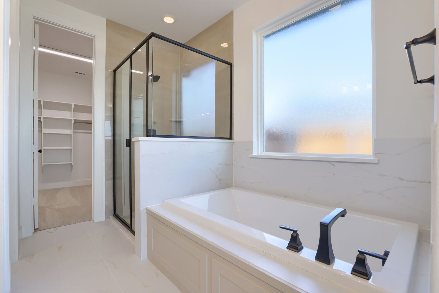 4324 Double Diamond - Primary Bathroom