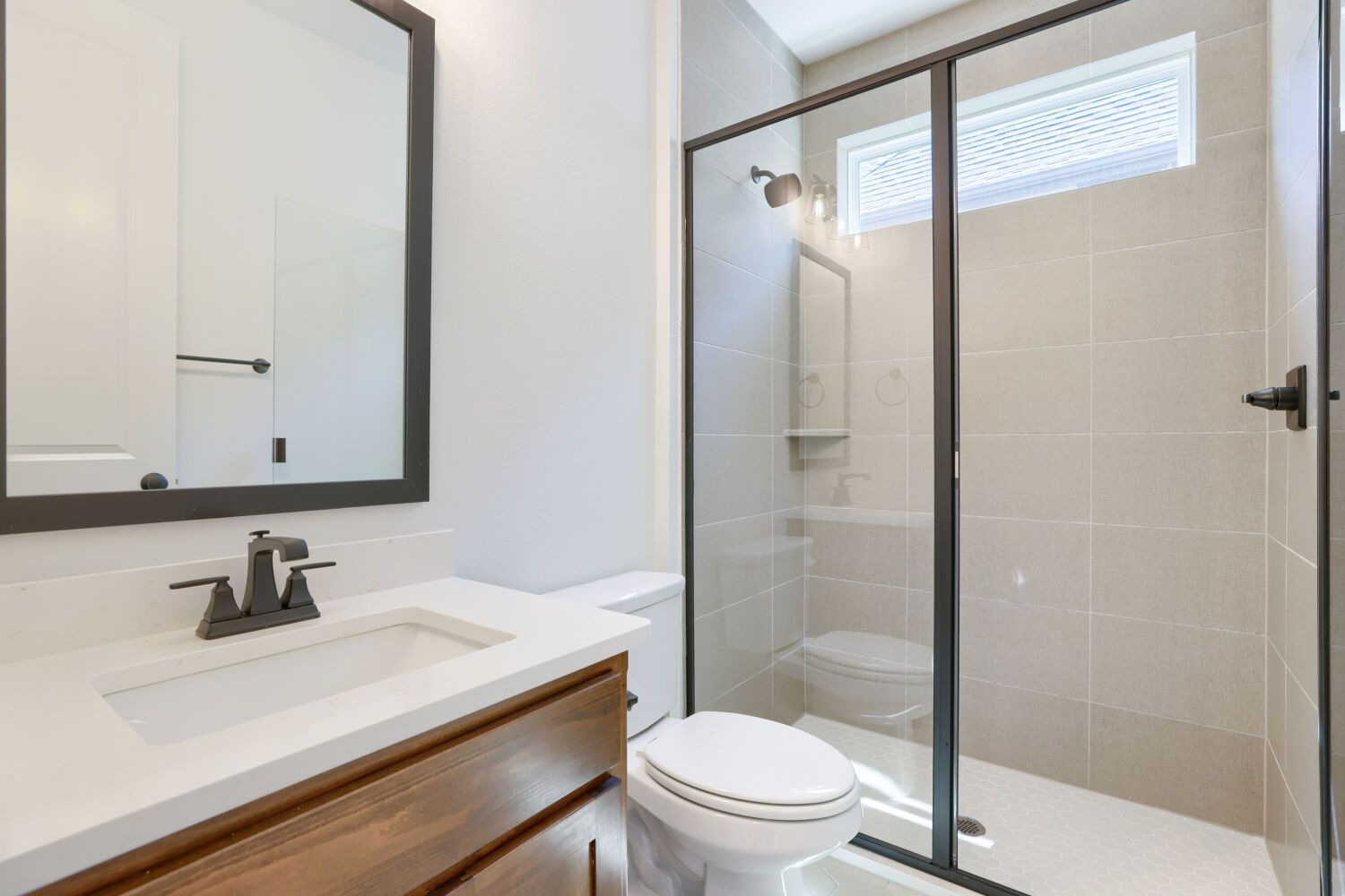 4324 Double Diamond - Full Bathroom