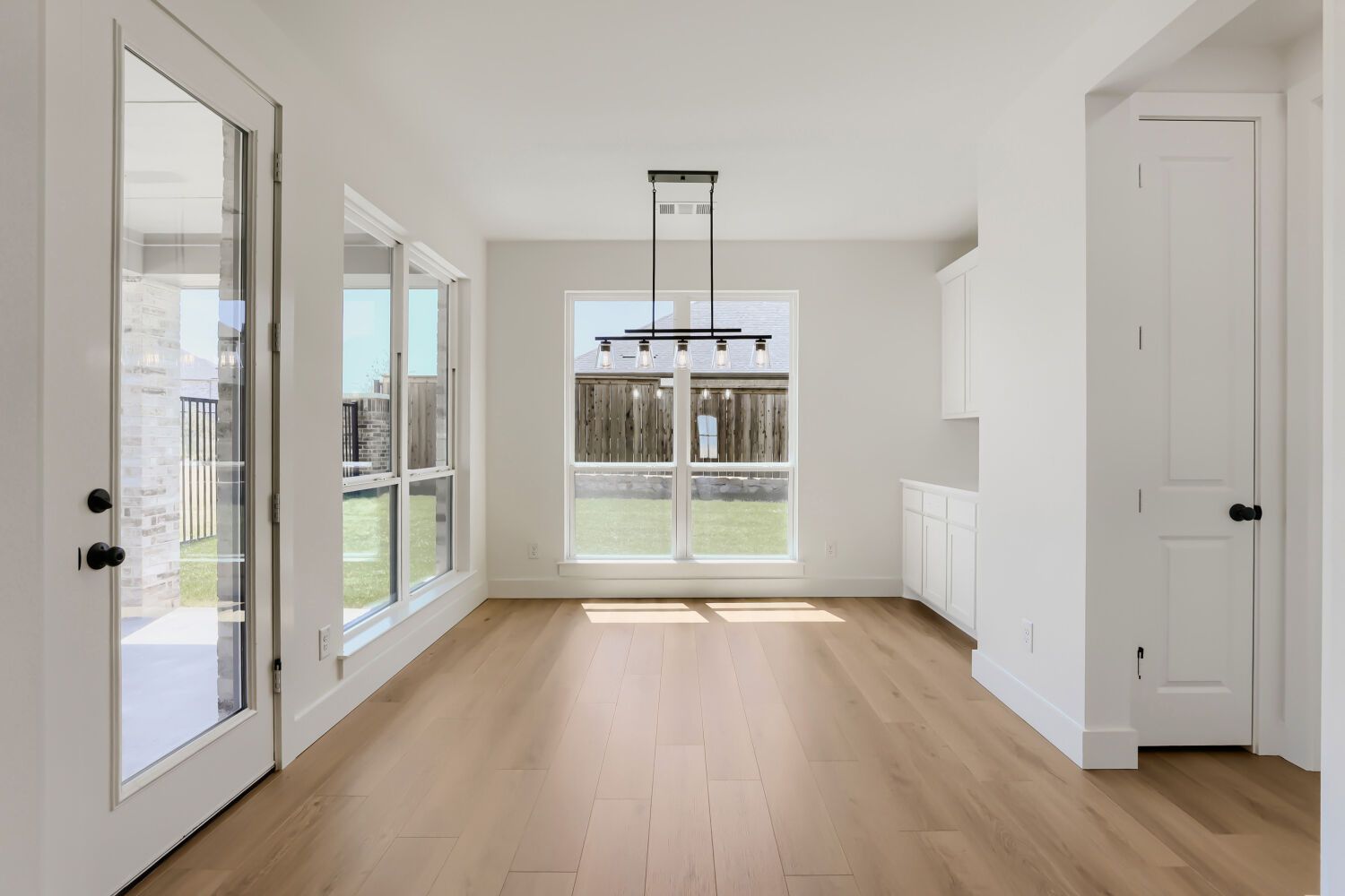 2617 Grinnel - Dining Area