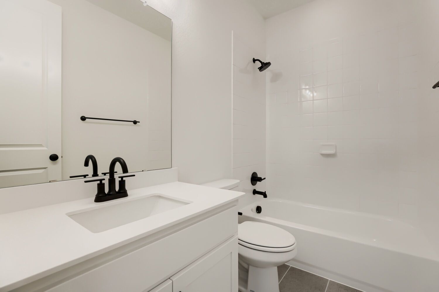 2617 Grinnel - Full Bathroom
