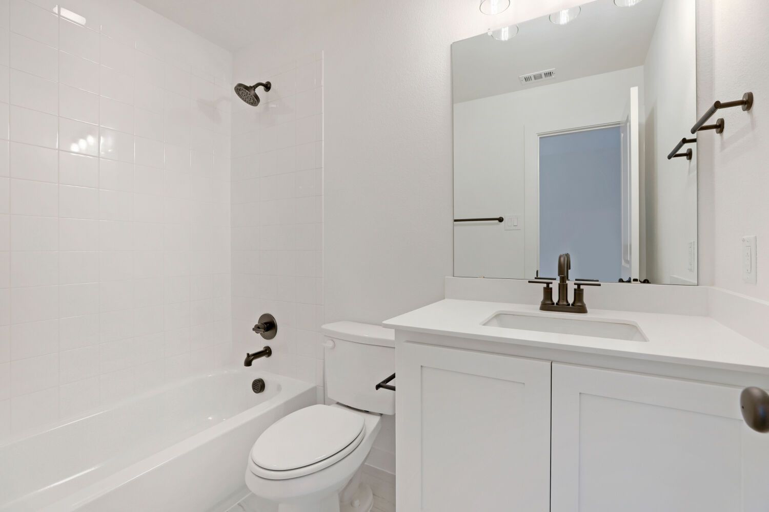 1612 Ramble - Full Bathroom