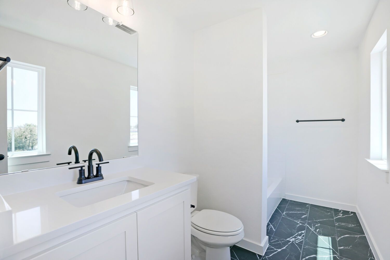 1612 Ramble - Full Bathroom