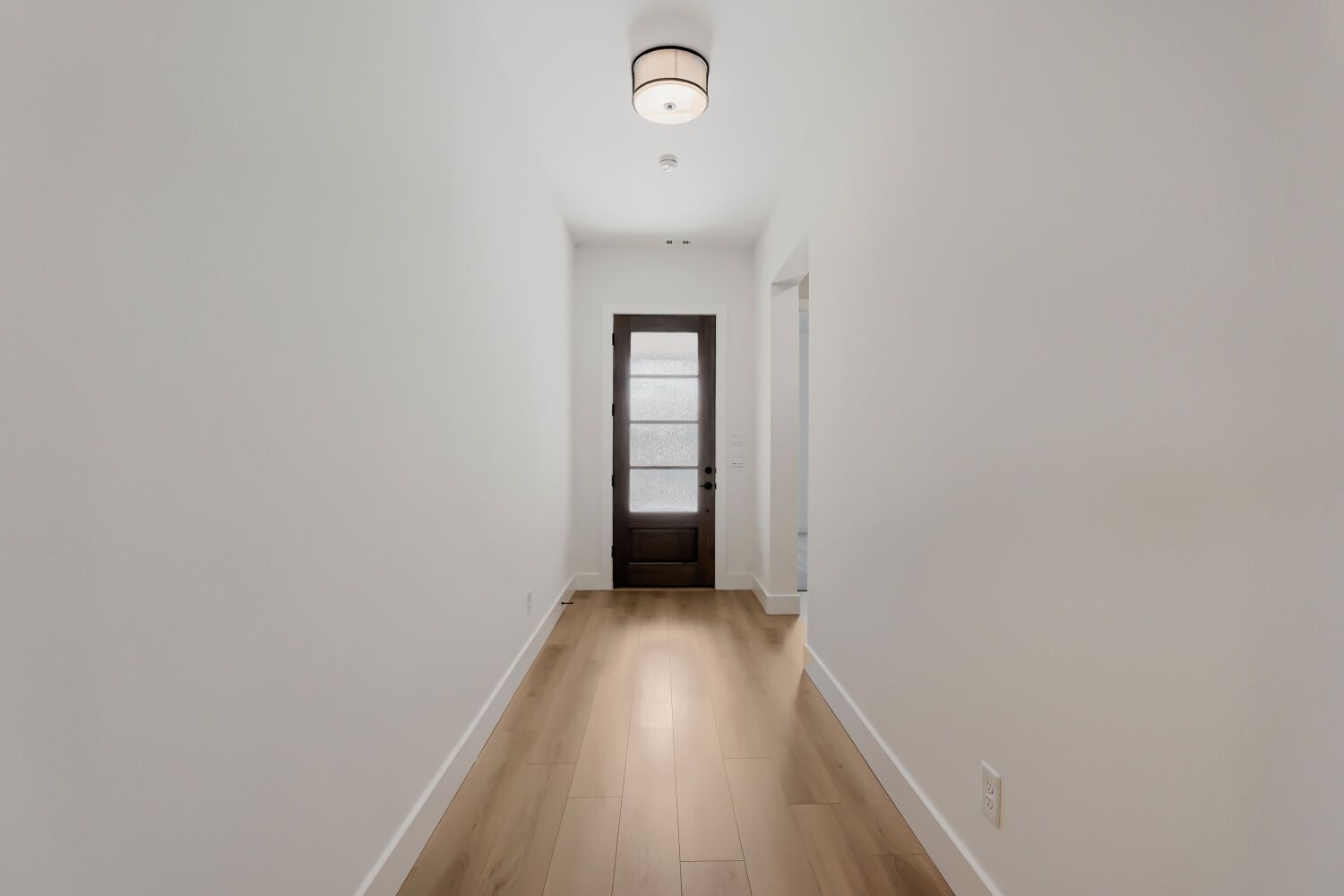 2604 Grinnel - Entry