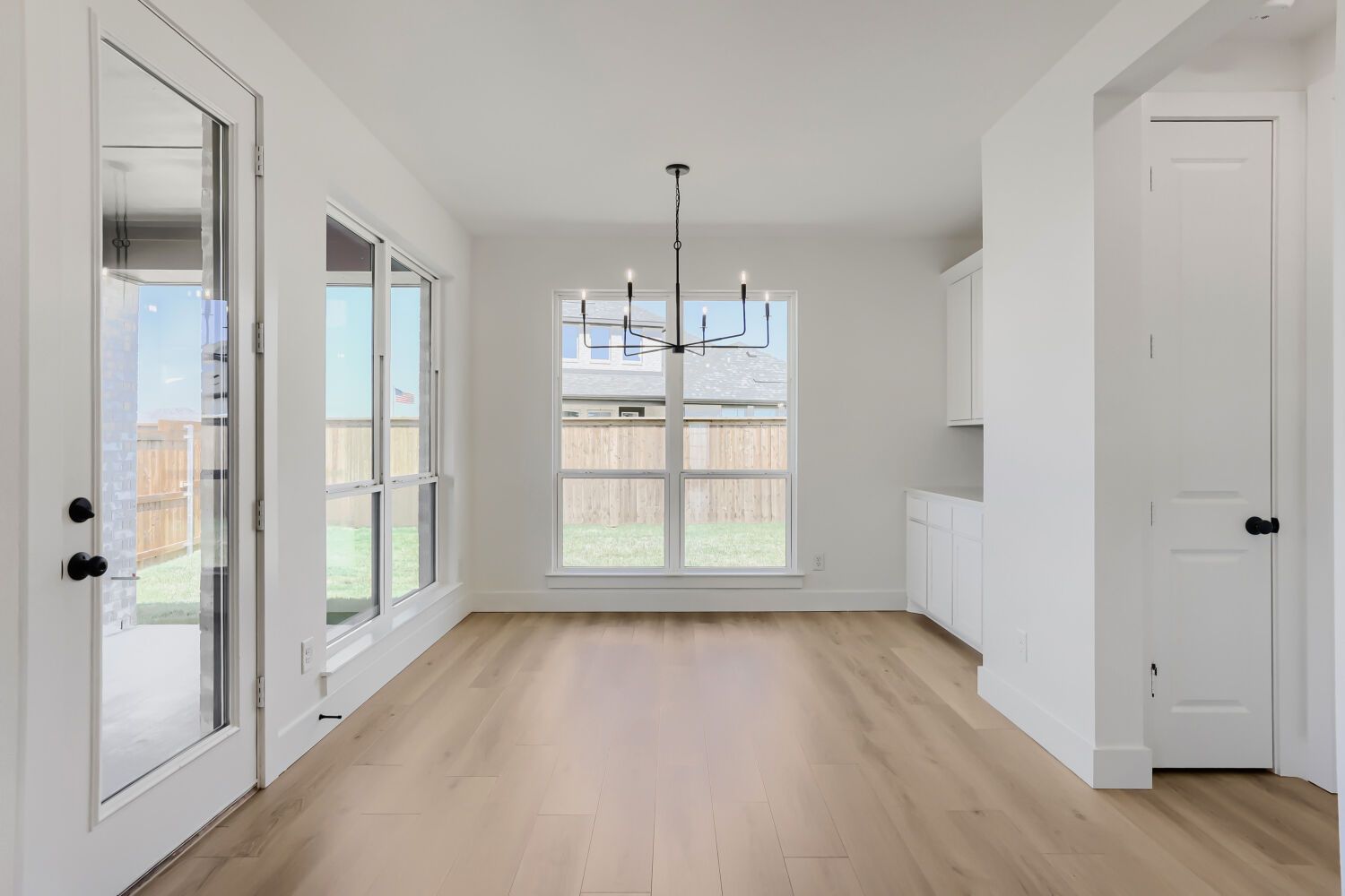 2604 Grinnel - Dining Area