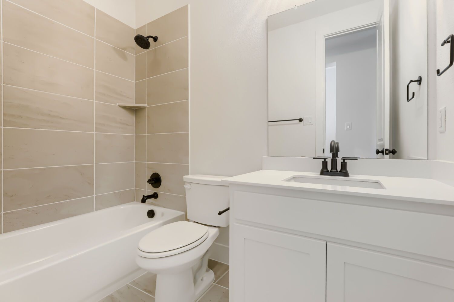 2604 Grinnel - Full Bathroom