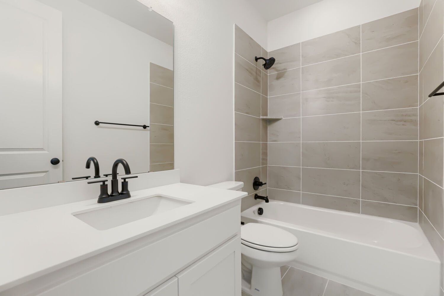 2604 Grinnel - Full Bathroom