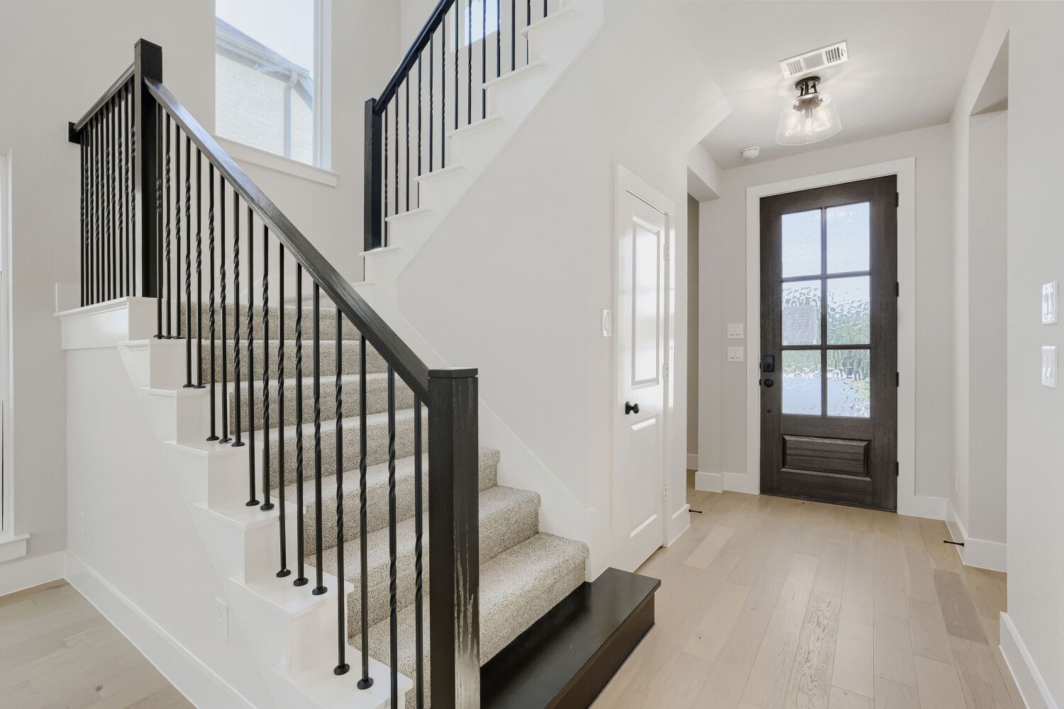 Plan 1604 Representative Photo of Entry