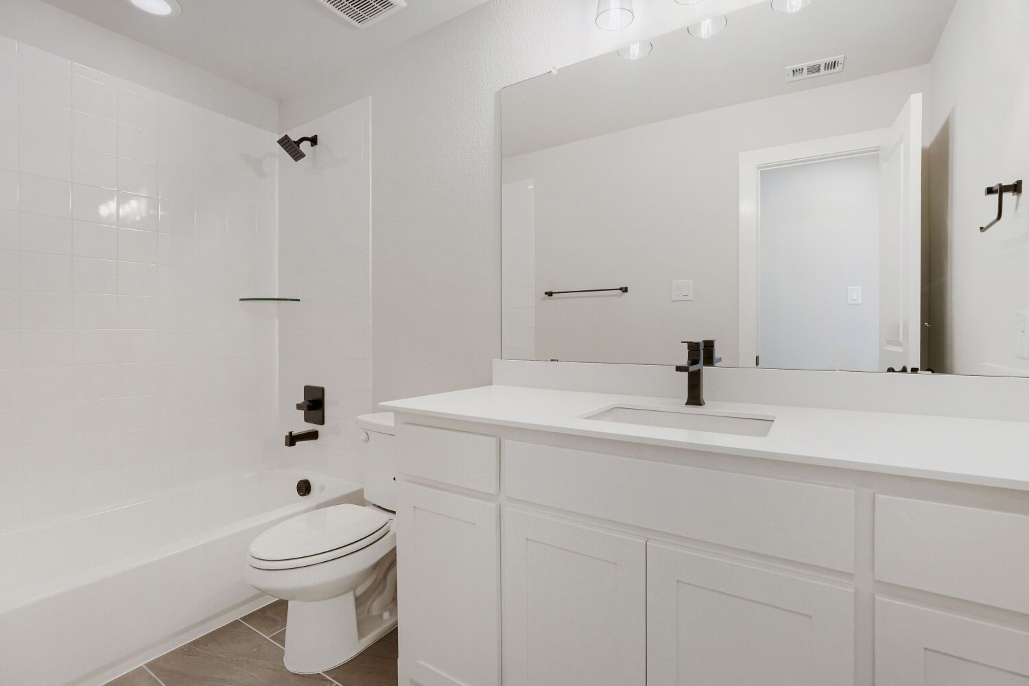 Plan 1604 Representative Photo of Secondary Bath