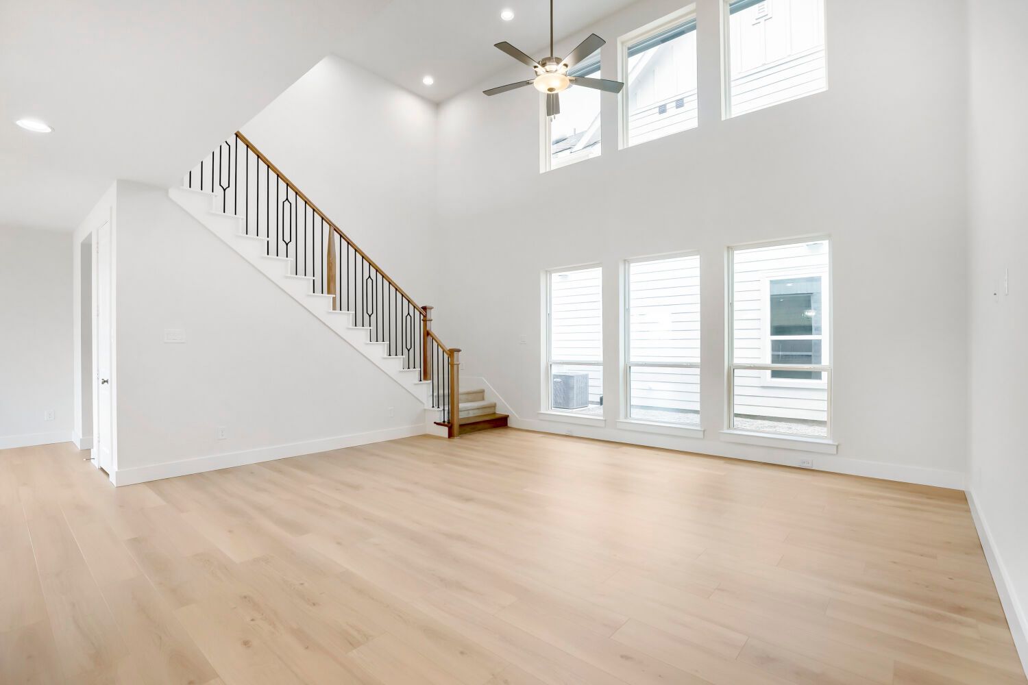 1600 Ramble - Living Area