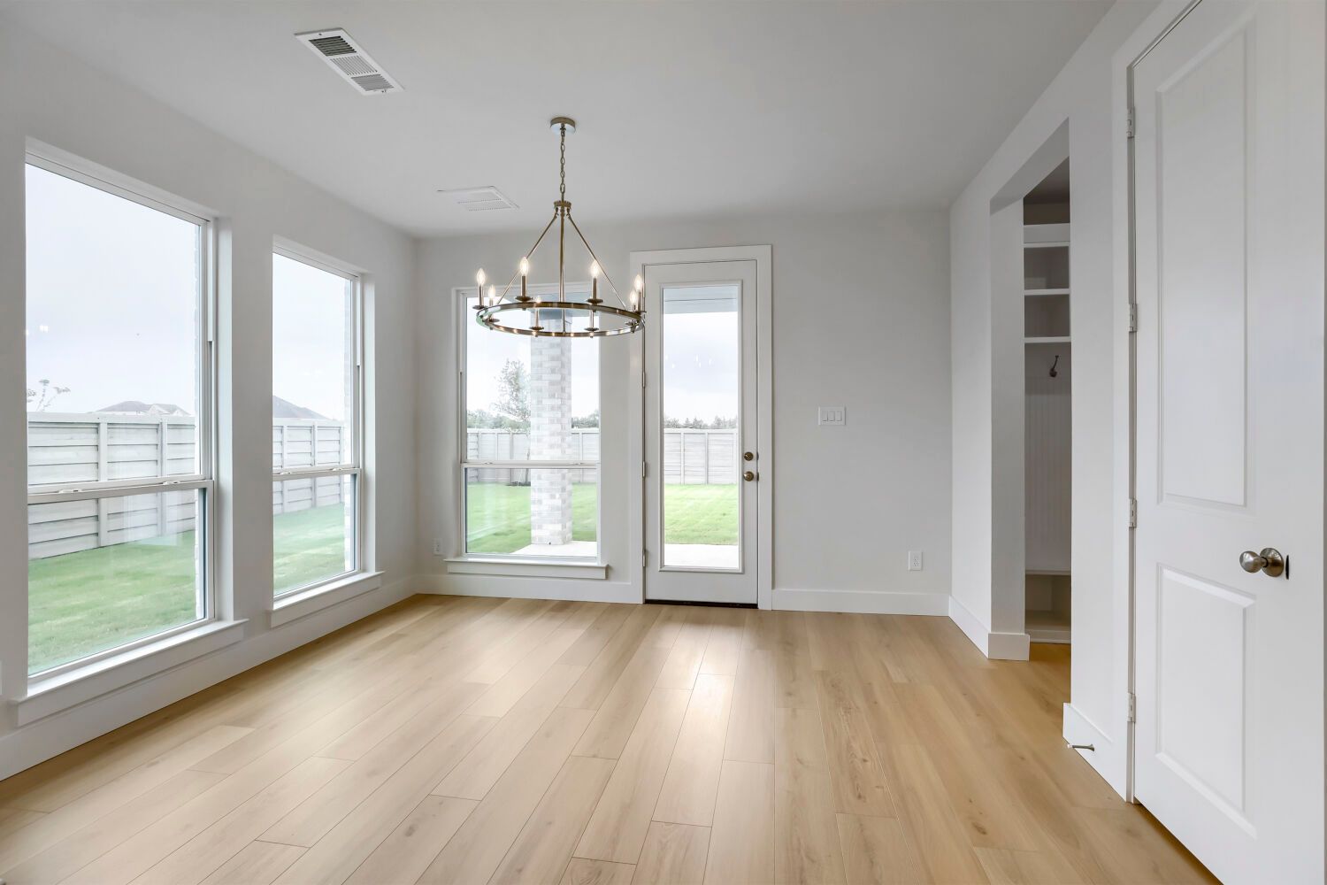 1600 Ramble - Dining Area