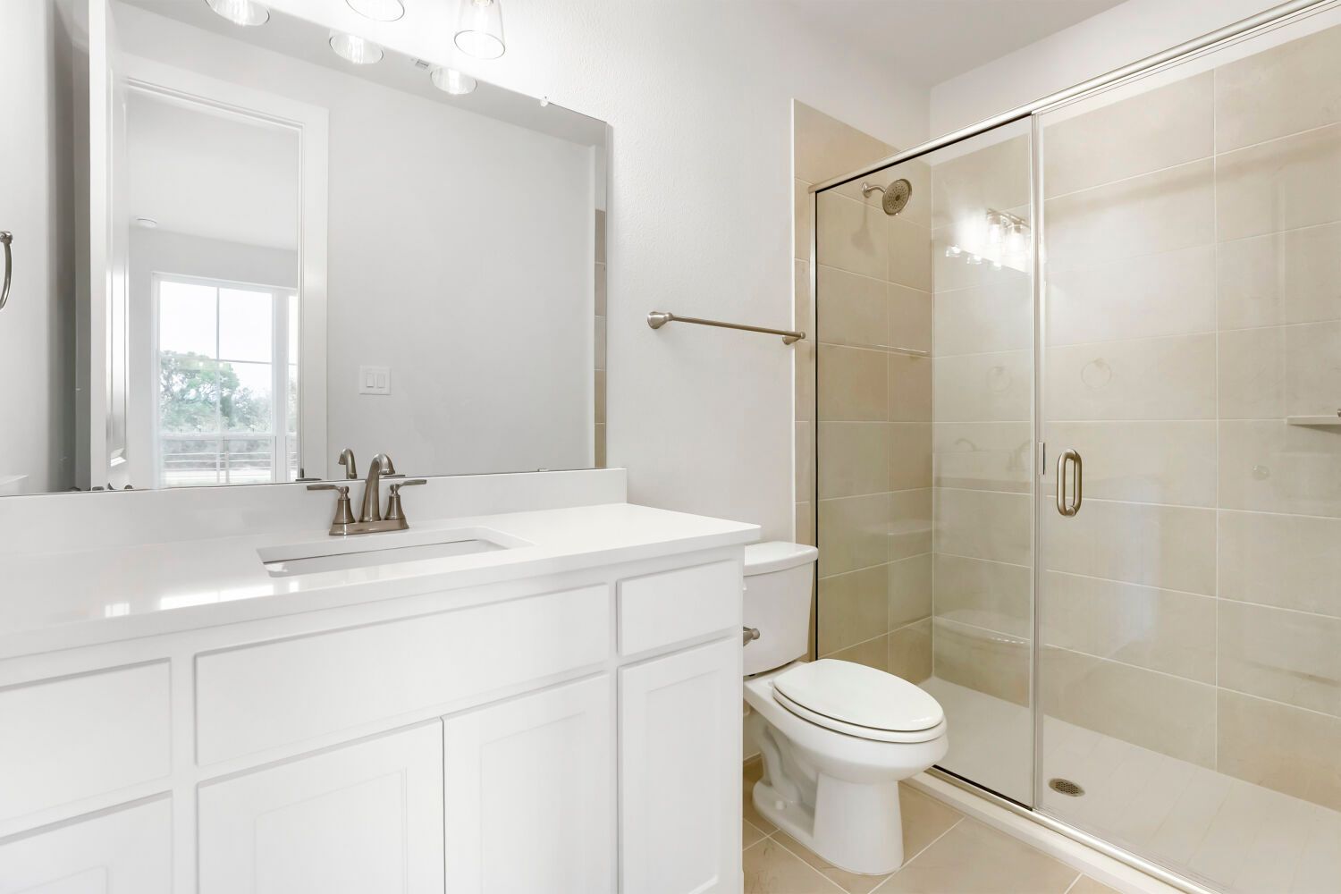 1600 Ramble - Full Bathroom