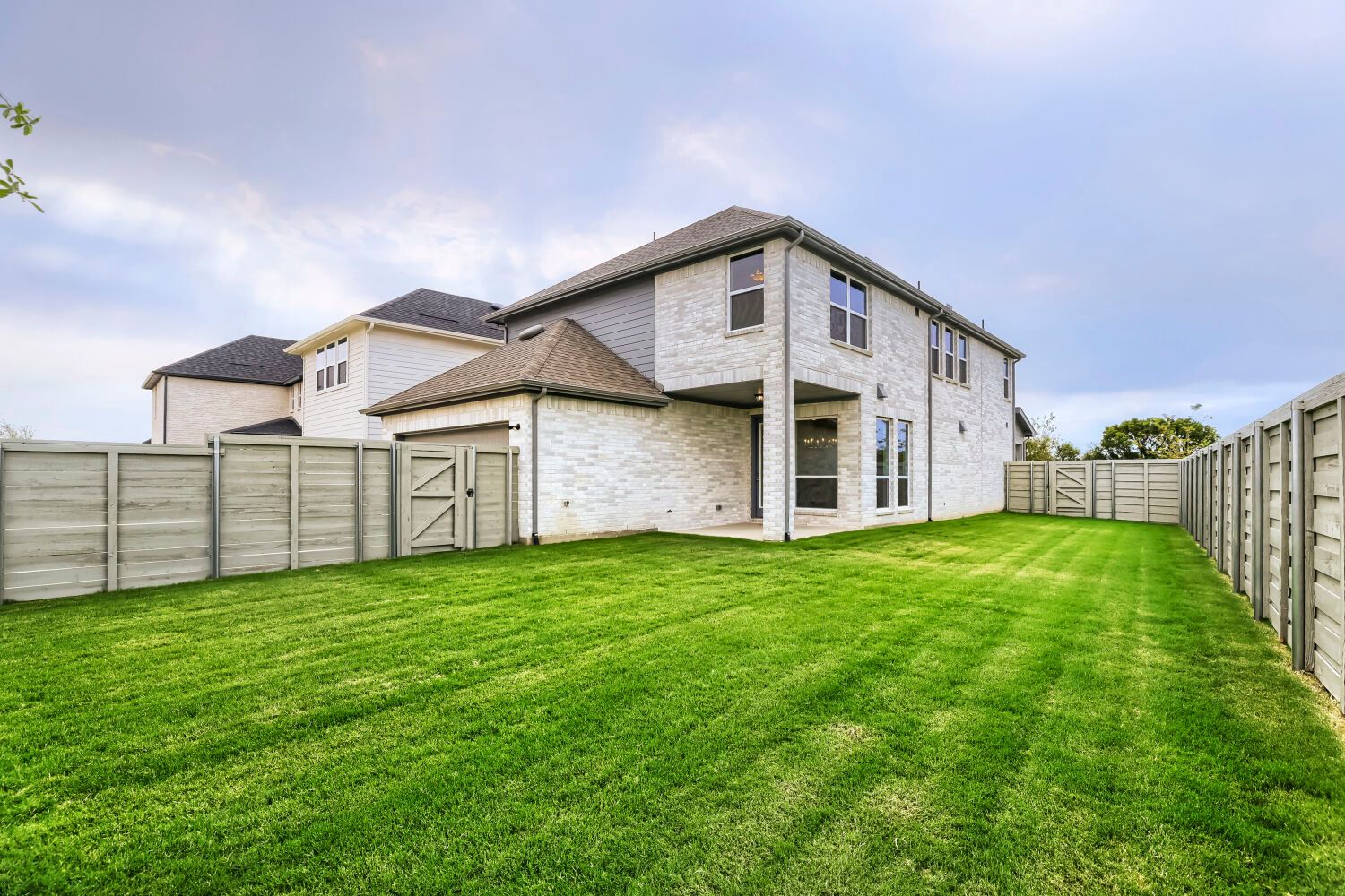 1600 Ramble - Rear Exterior