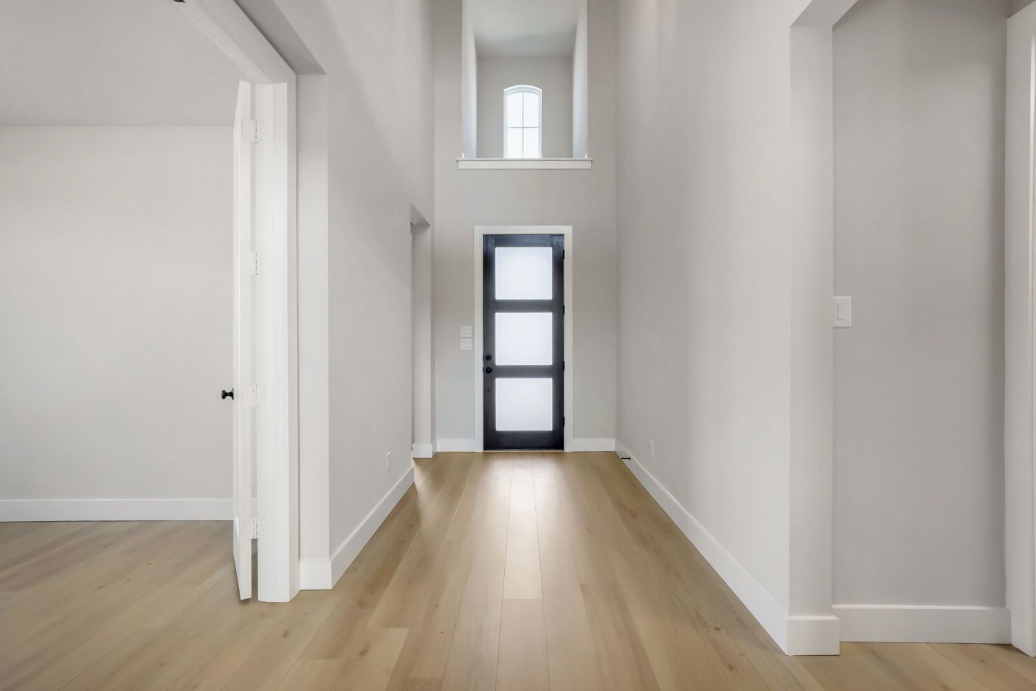 2613 Grinnel - Entry