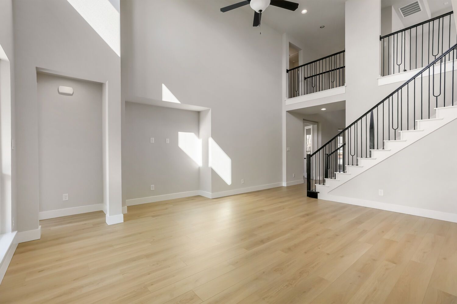 2613 Grinnel - Living Area