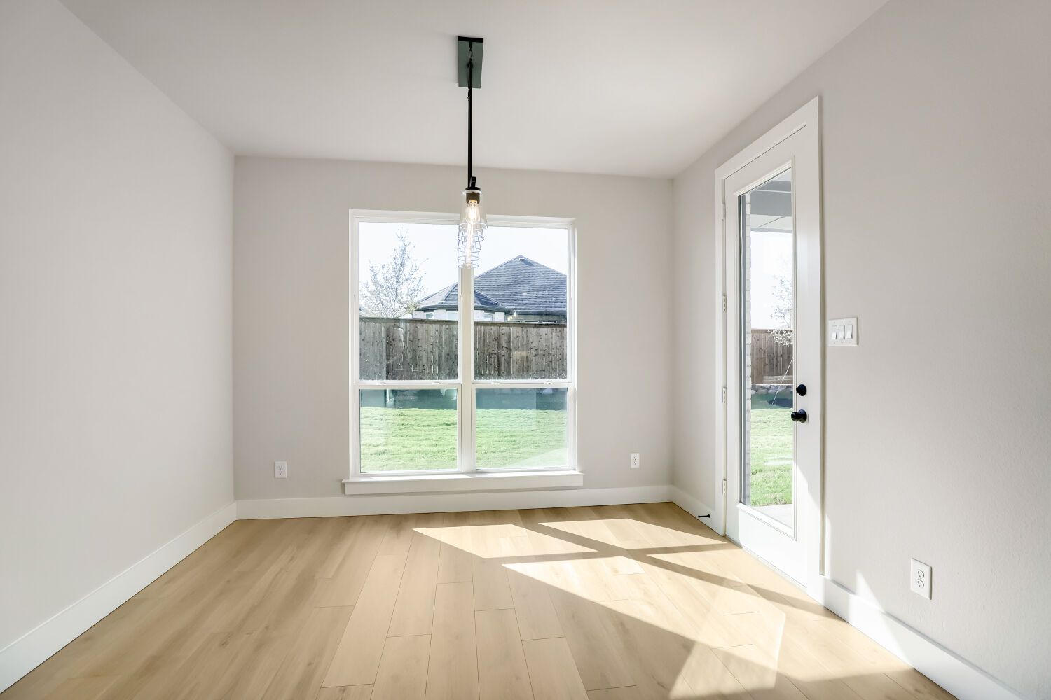 2613 Grinnel - Dining Area