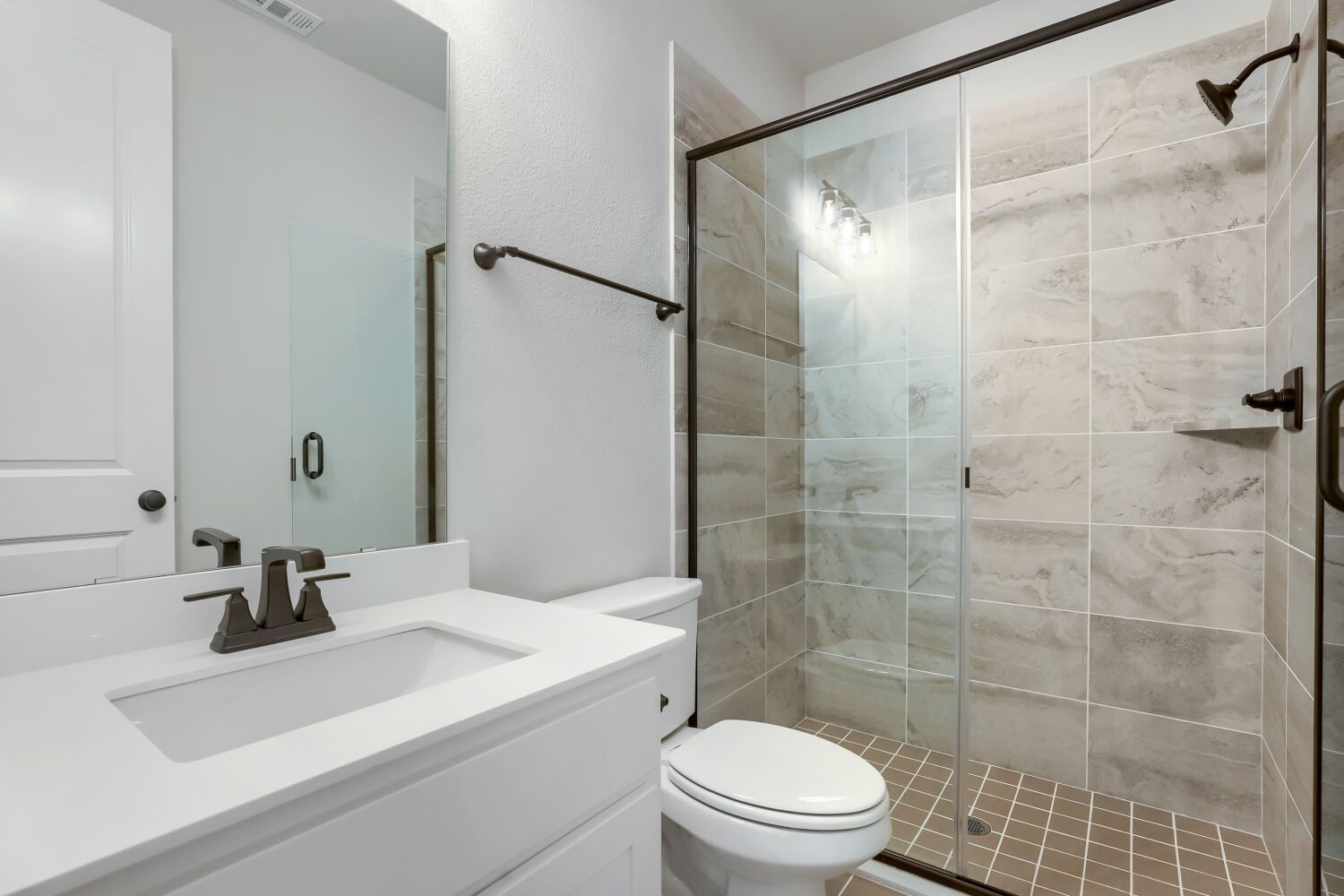 2613 Grinnel - Full Bathroom