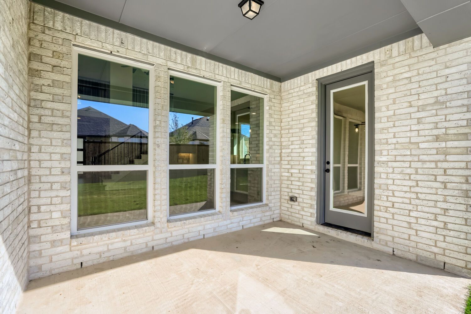 2613 Grinnel - Patio