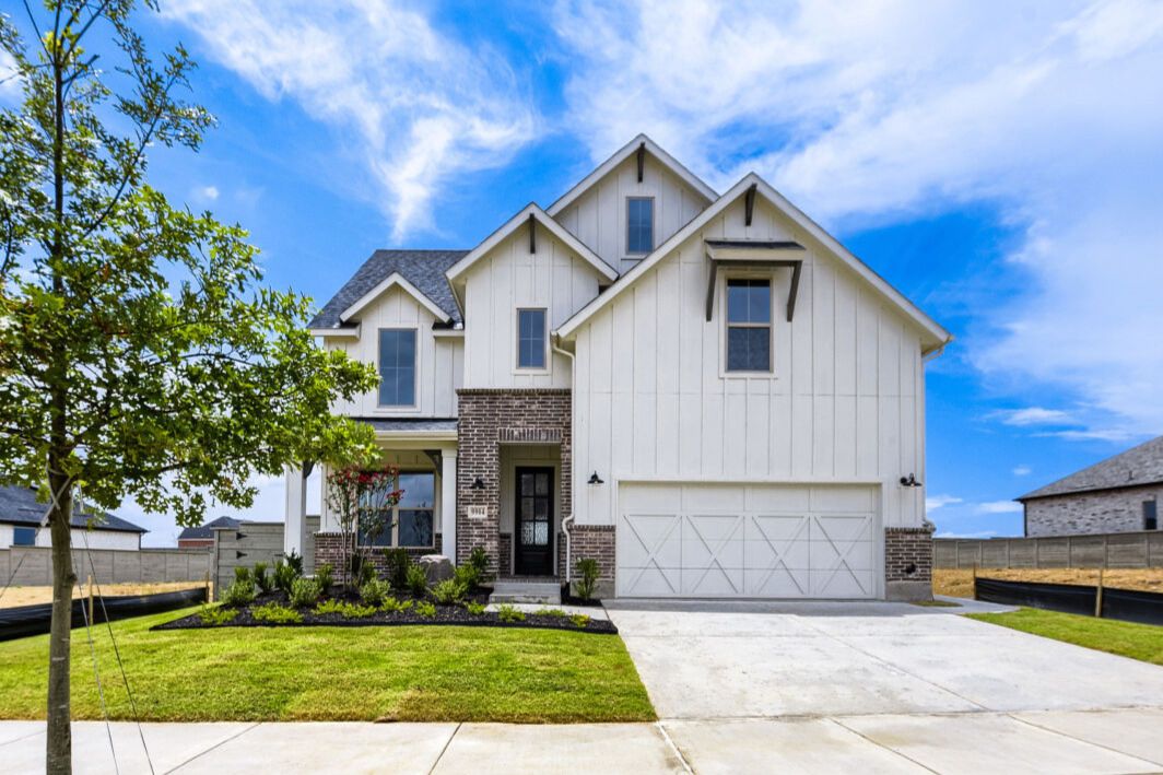 9904 Oak Glade Front Elevation