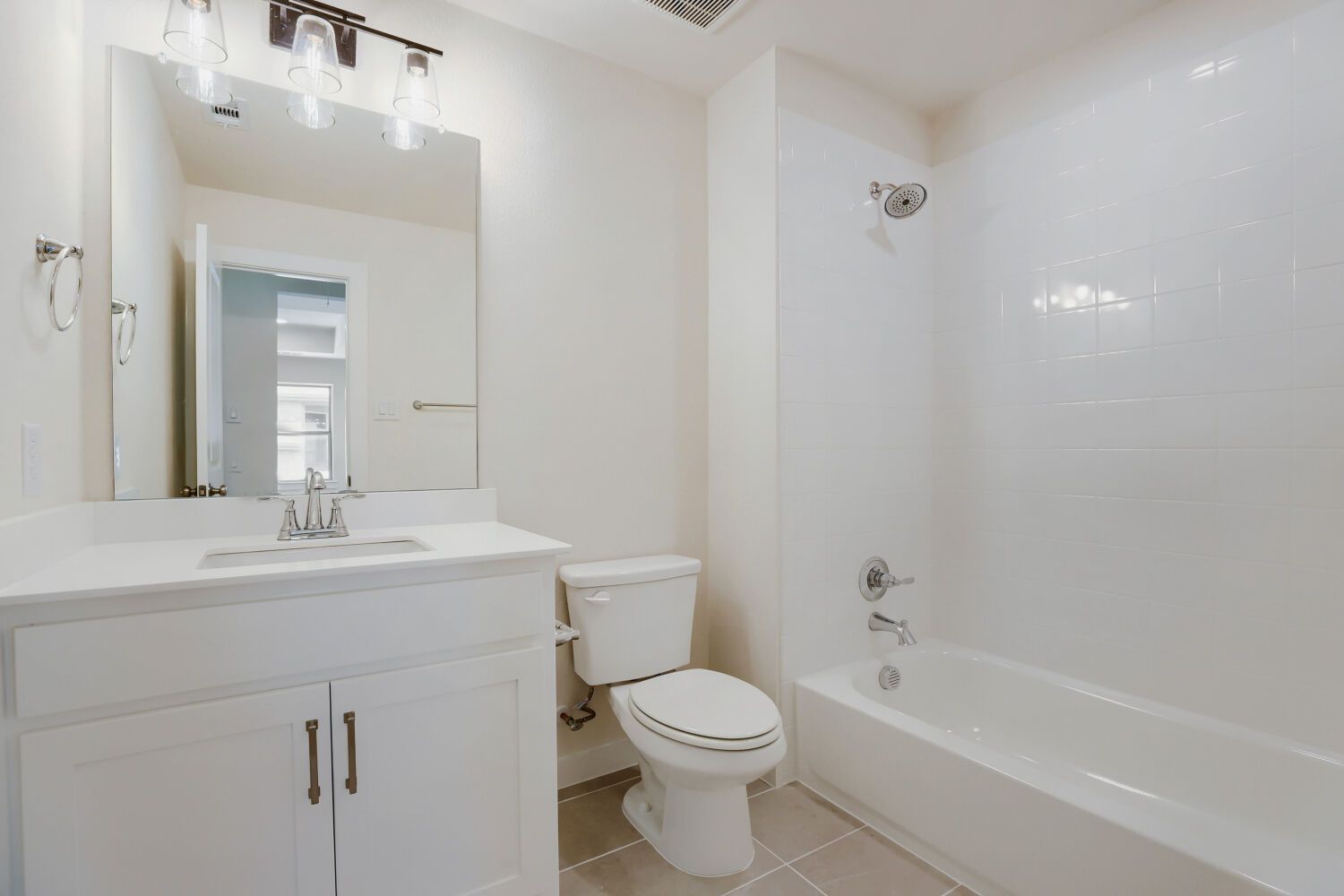 3816 Stars - Full Bathroom