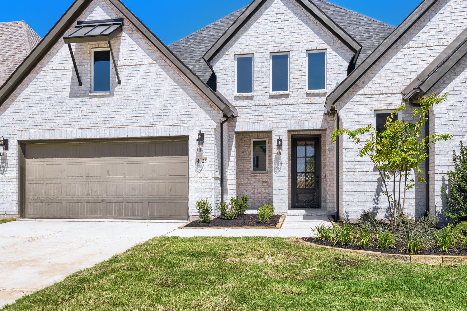 4025 Trellis - Front Entryway